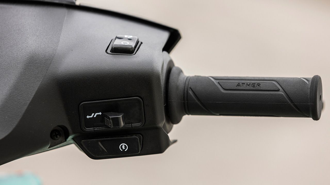 Ather 450X Gen 3 Right Side Throttle Grip1