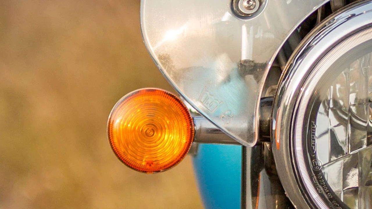 Royal Enfield Meteor 350 Front Indicator View