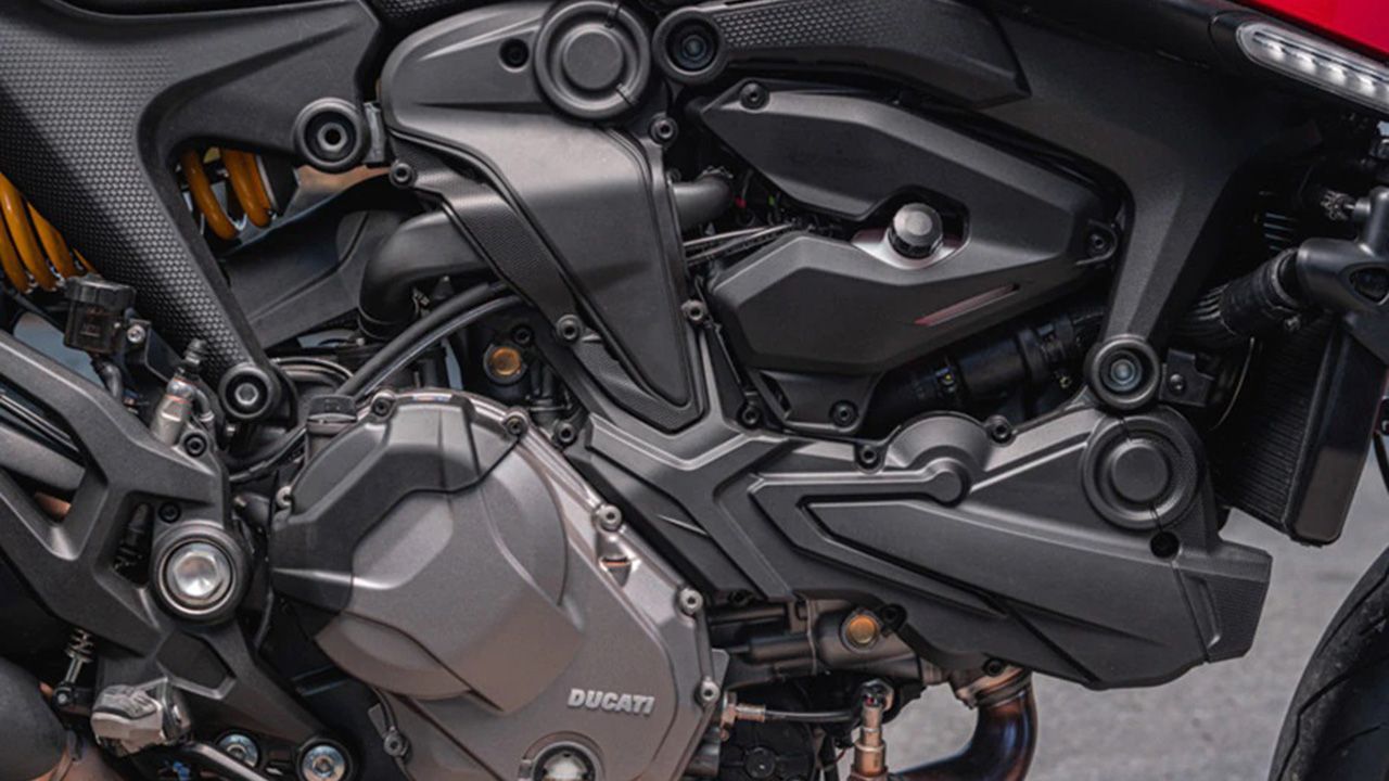 Ducati Monster BS6 Engine1