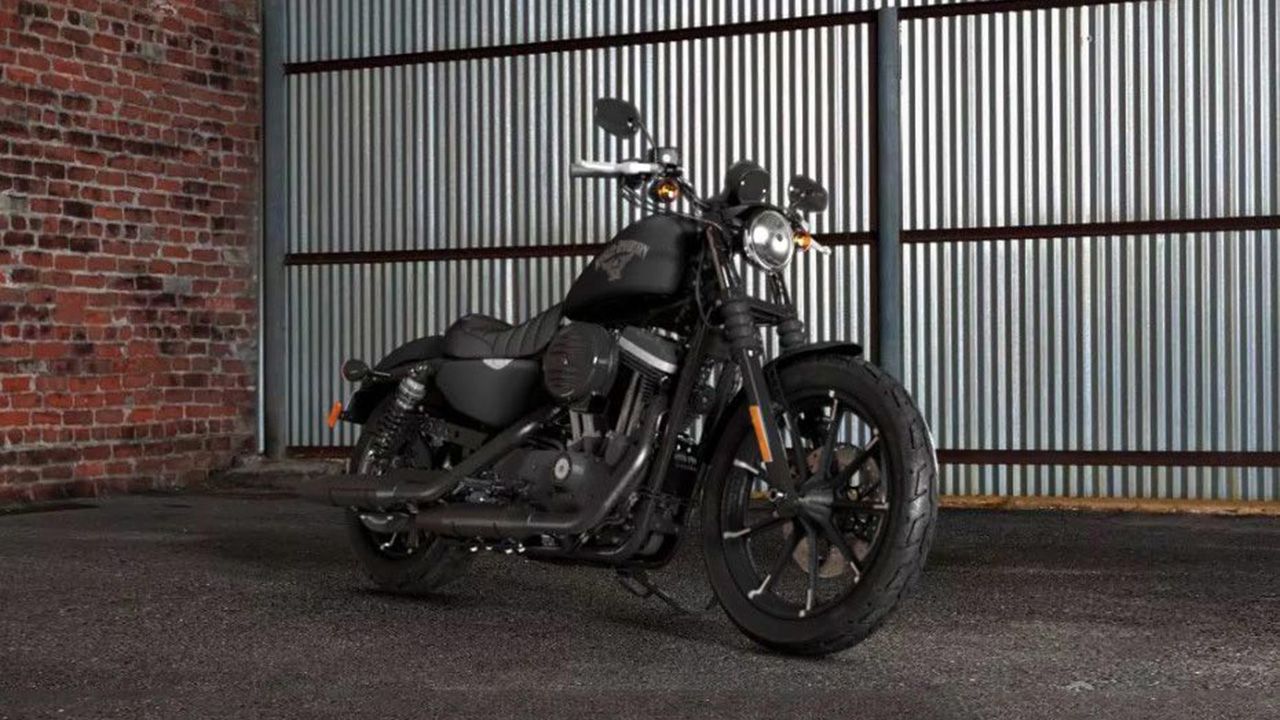 Harley Davidson Iron 883 Front Right View