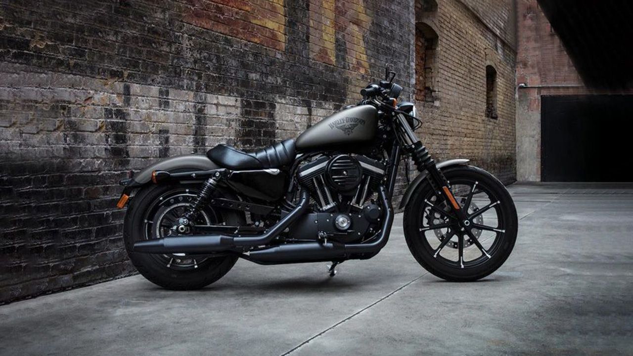 Harley Davidson Iron 883 Right Side View