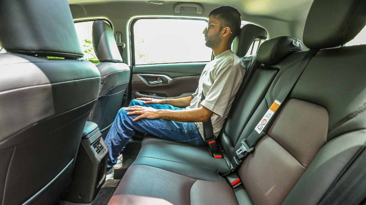 Maruti Suzuki Grand Vitara Rear Seat Space2