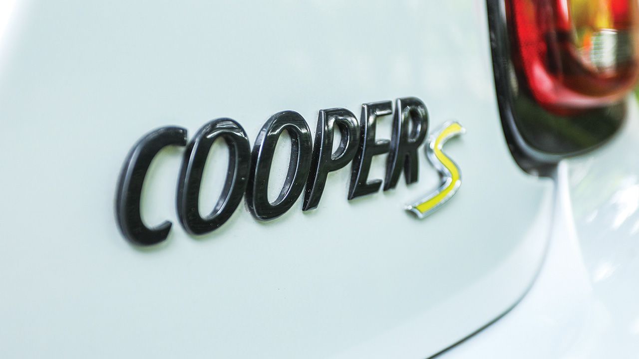Mini Cooper SE Badging