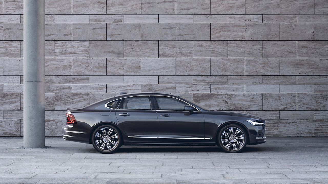 Volvo S90 Side View1