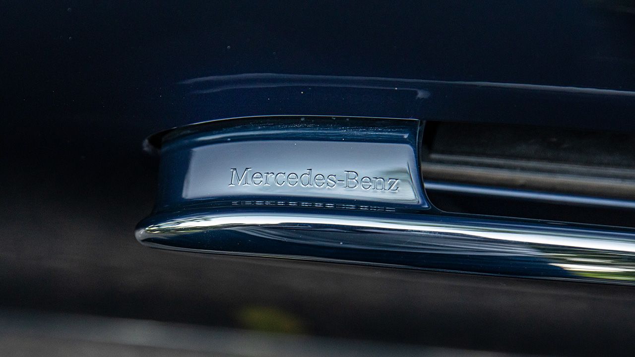 Mercedes Benz EQS 580 4MATIC Badge 2 