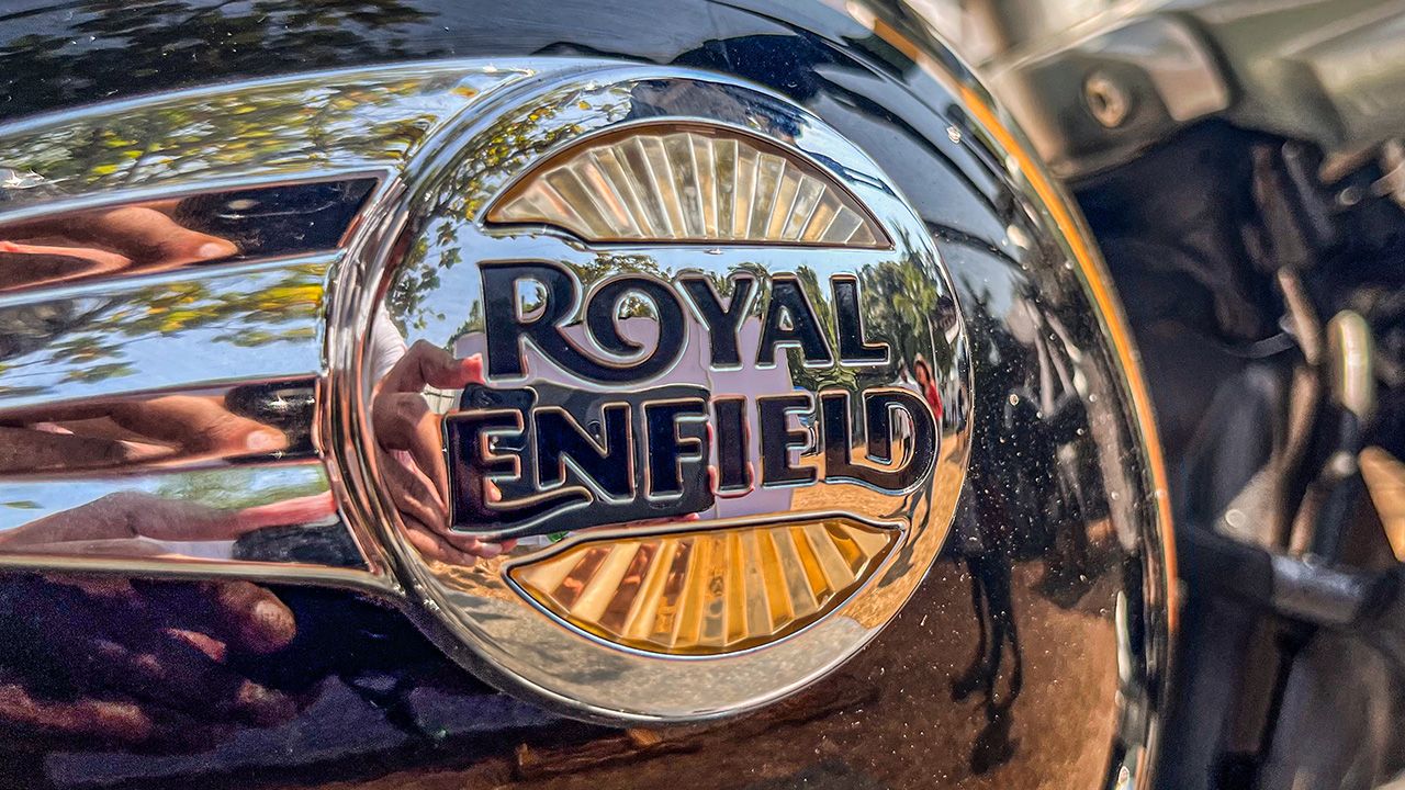 Royal Enfield Super Meteor 650 Fuel Tank Logo1