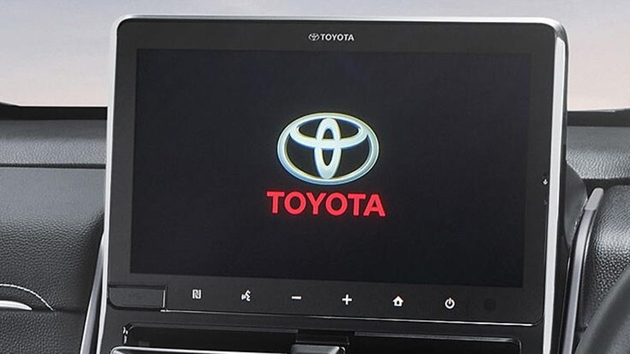 Toyota Innova Hycross Infotainment System