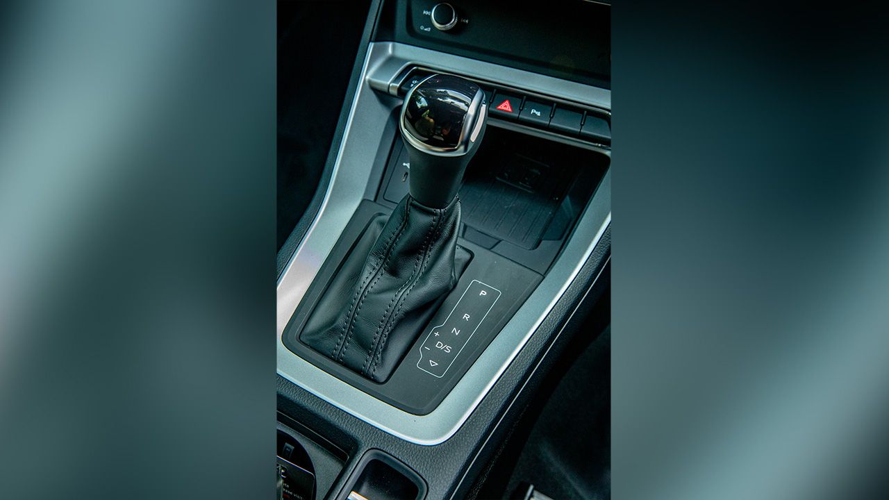 2022 Audi Q3 gear lever