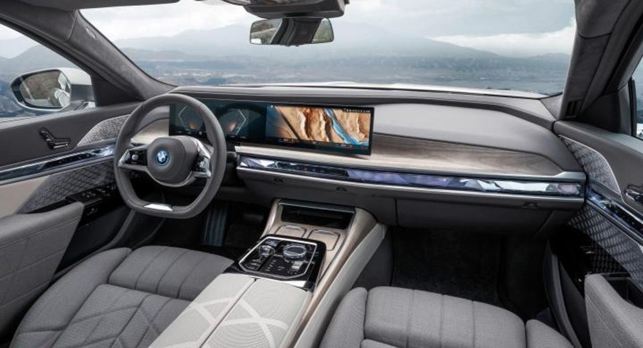 2023 BMW 7 Series and i7 EV to be Launched in India on January 7 autoX