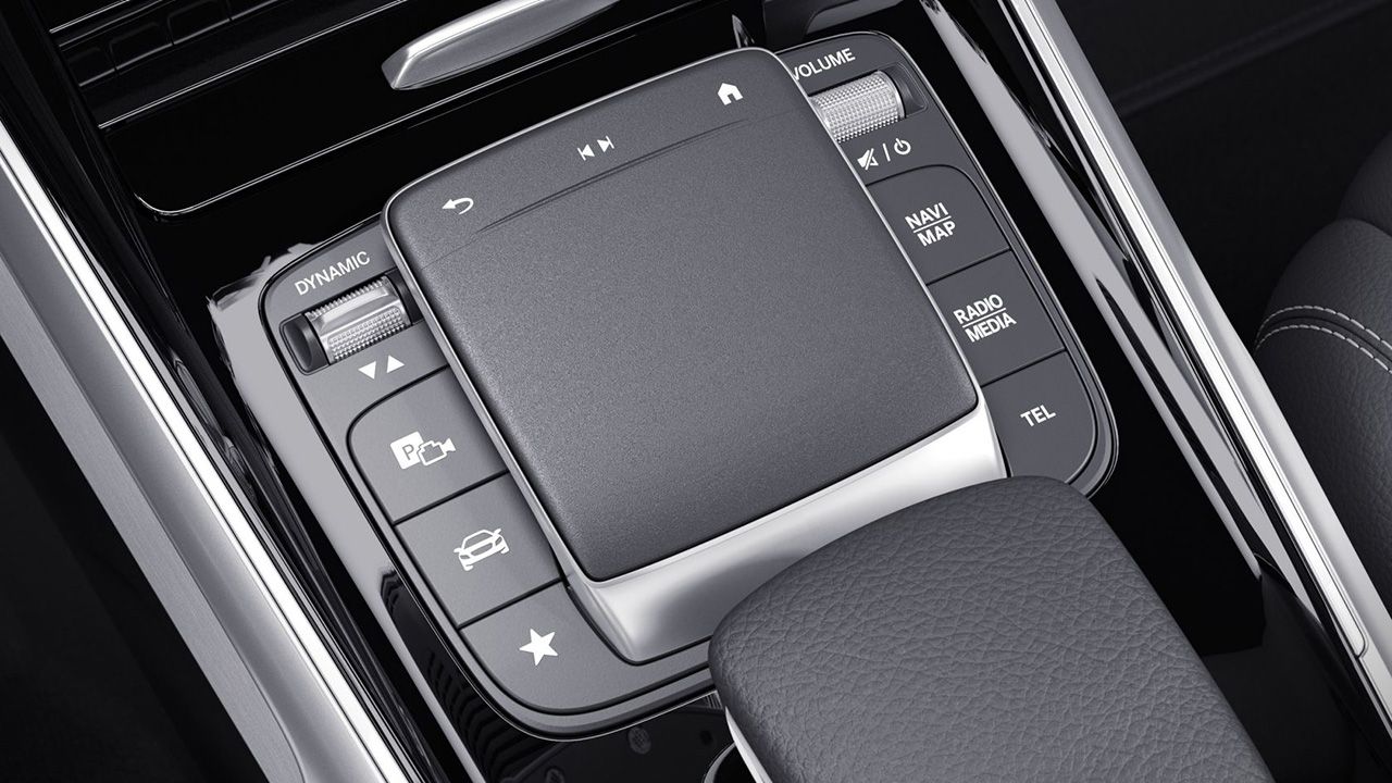 Mercedes Benz EQB Touchpad1