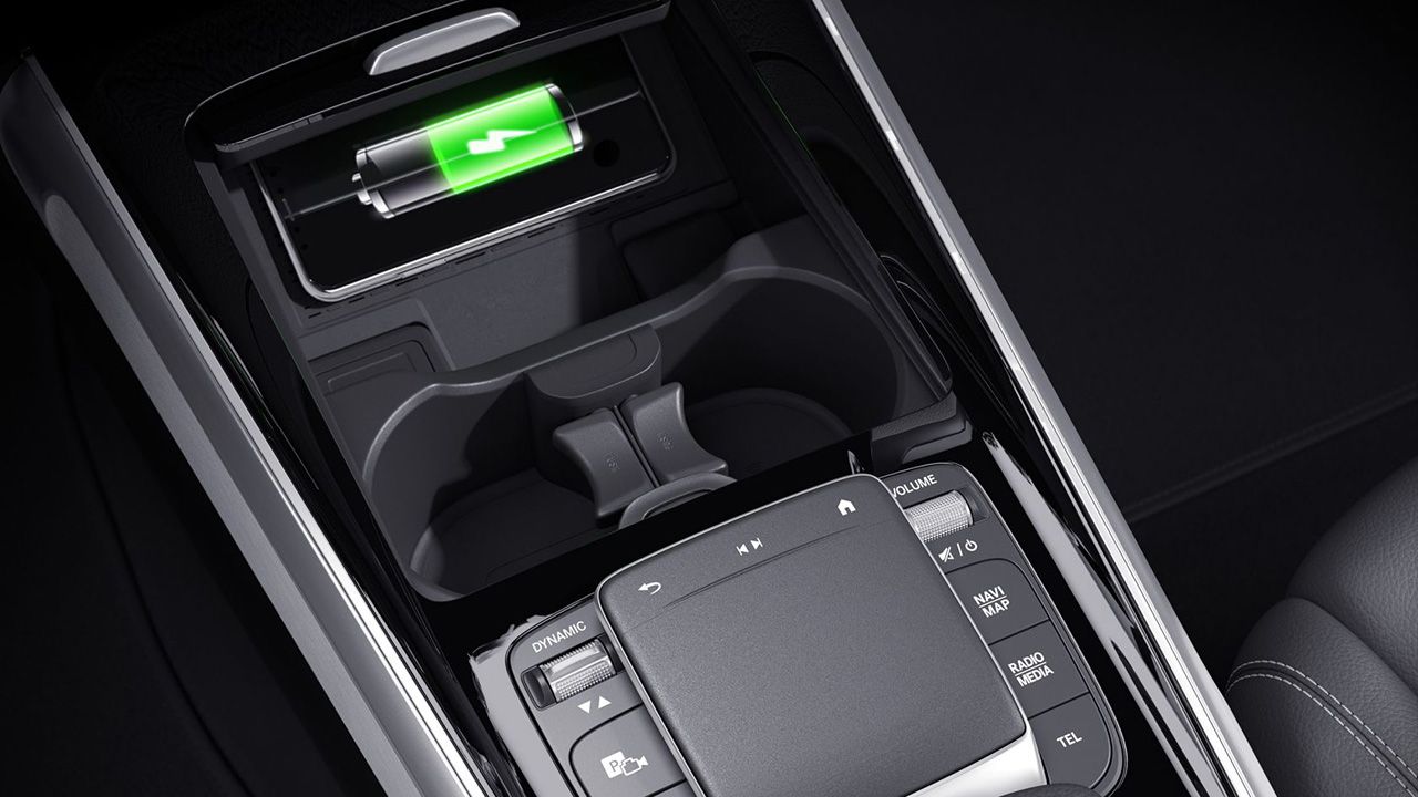 Mercedes Benz EQB Wireless Charging1