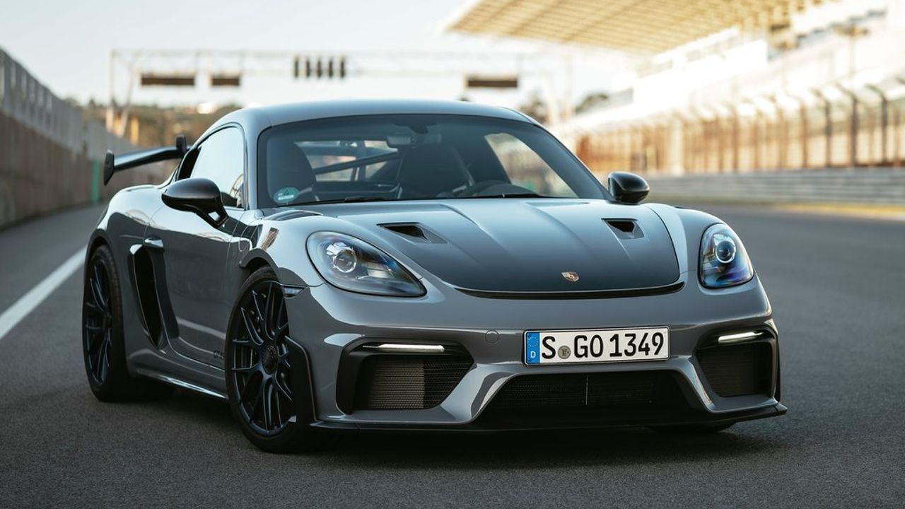 Porsche 718 Cayman GT4 RS Debuts in India; All You Need to Know ...