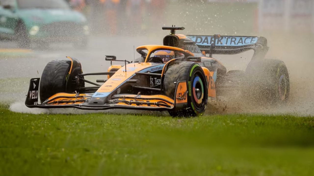 F1 McLaren Rain