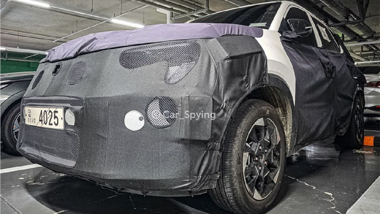 Kia Sonet Facelift Front Spy Shot