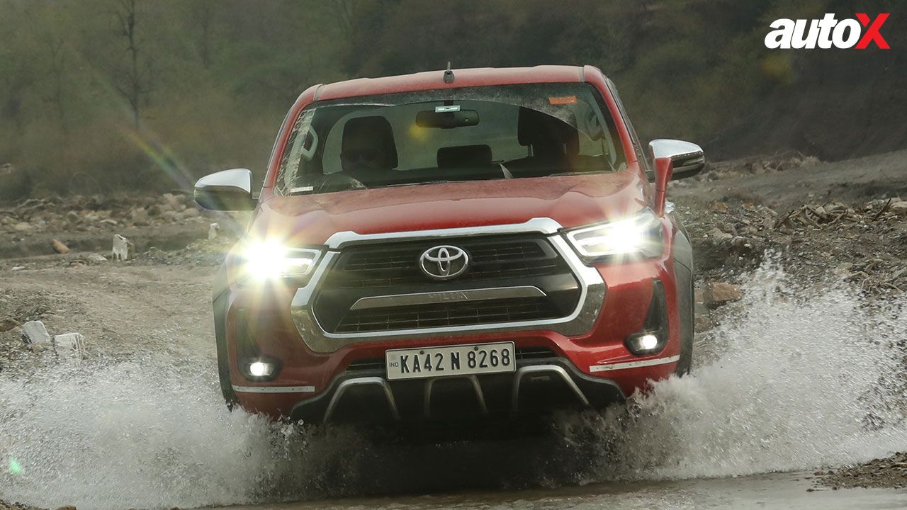 Toyota Hilux Front View 5 