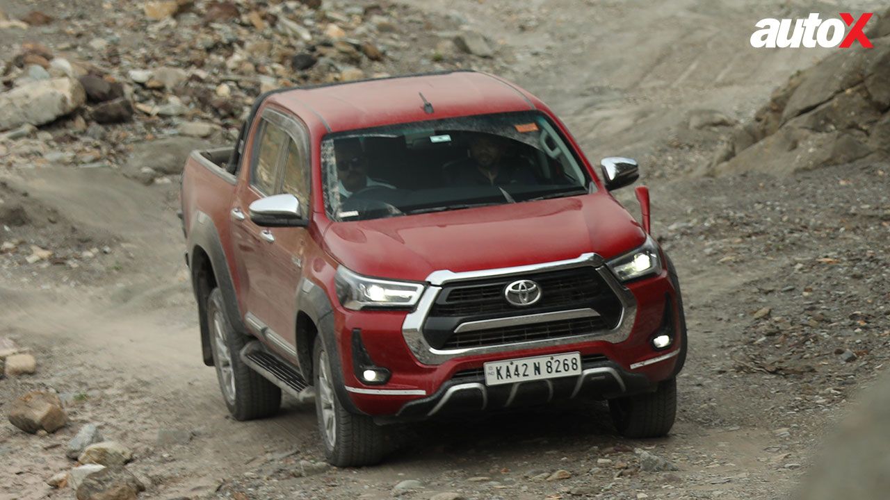 Toyota Hilux Motion View 12 