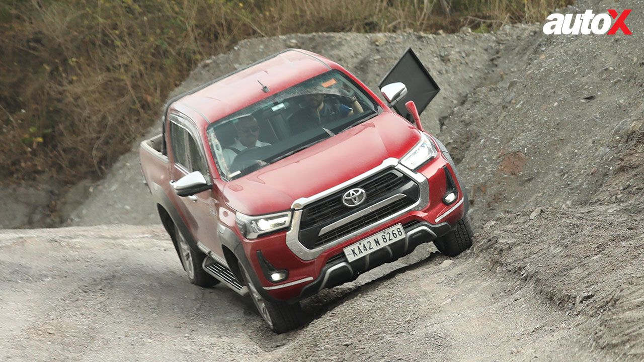 Toyota Hilux Motion View 13 