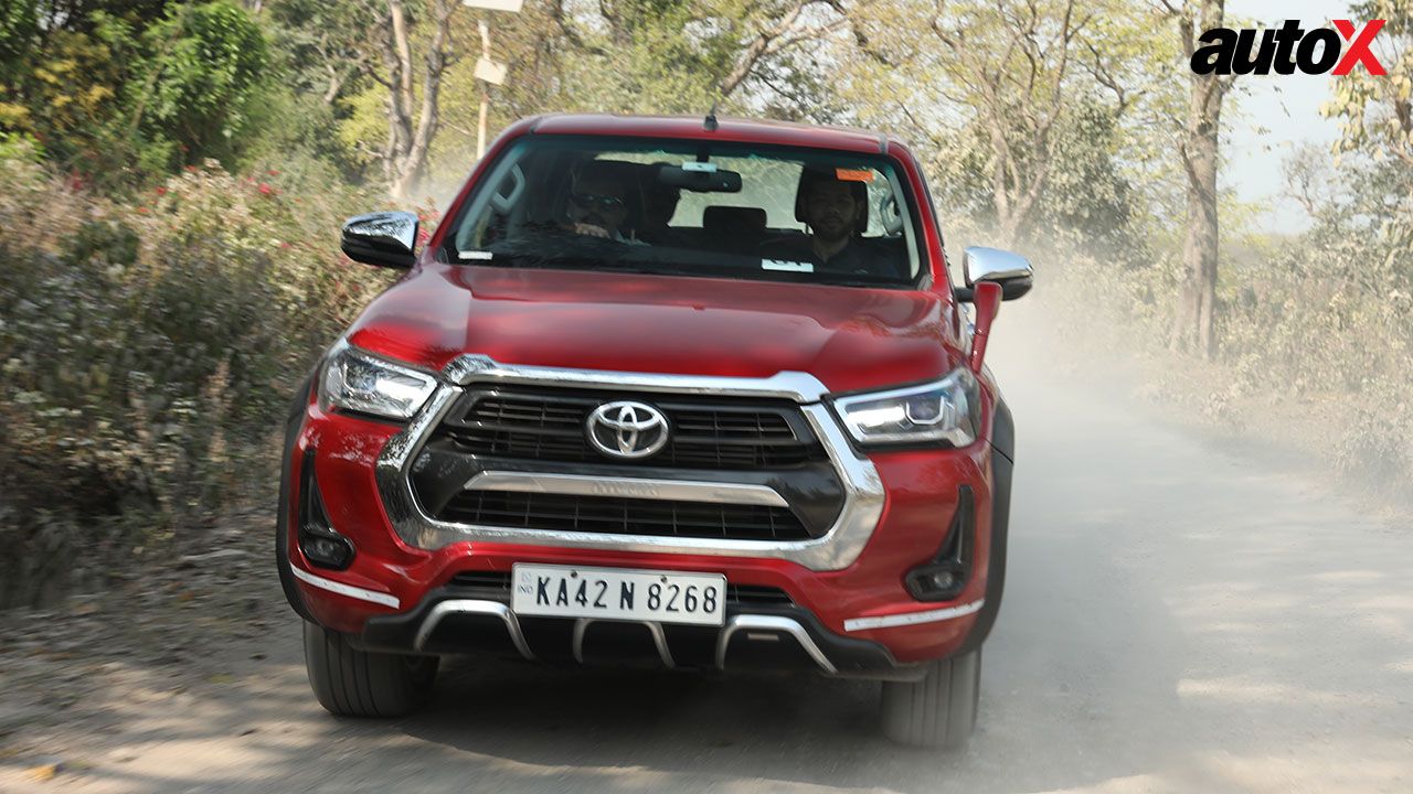 Toyota Hilux Motion View 4 