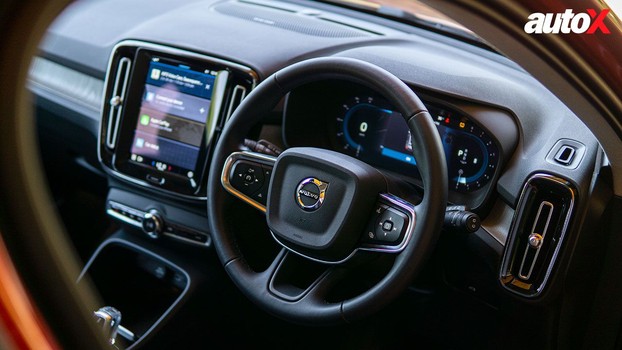 https://static.autox.com/uploads/2023/05/Volvo-XC-40-View-Of-Steering-Console-And-Instrumentation.jpg