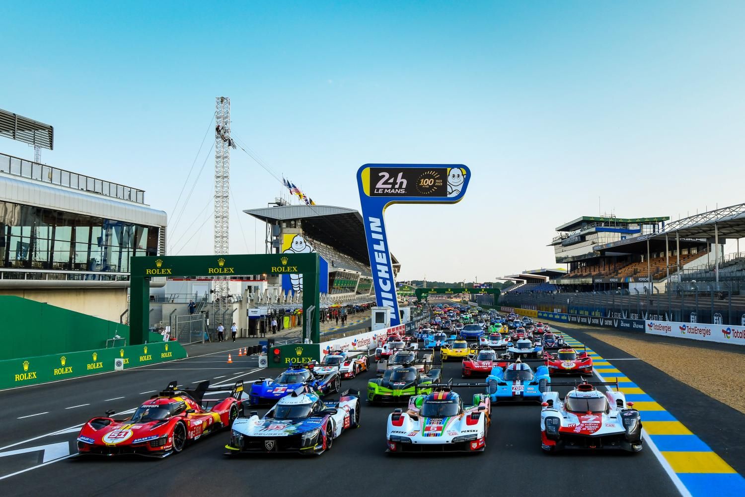 Le mans live. Ле ман 2023. 24 Часа Ле-Мана 2023. Porsche 963 le mans 2023. Porsche 963 Hybrid.