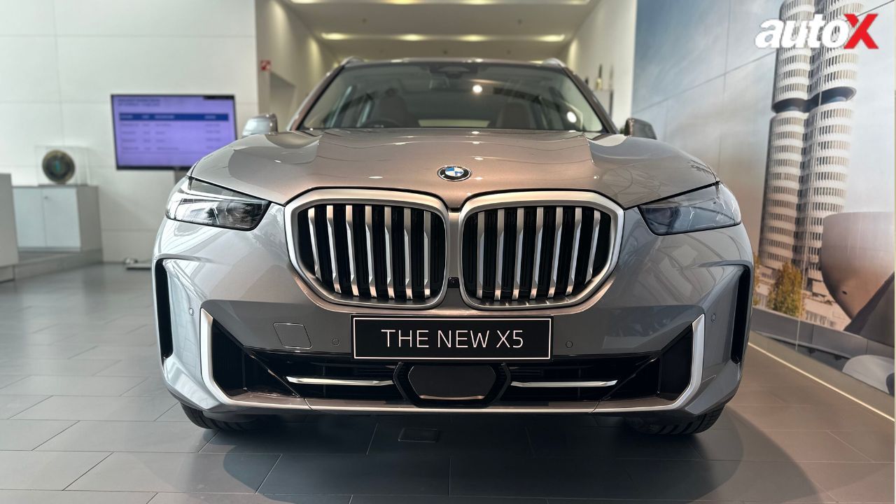 2023 BMW X5 Front Angle