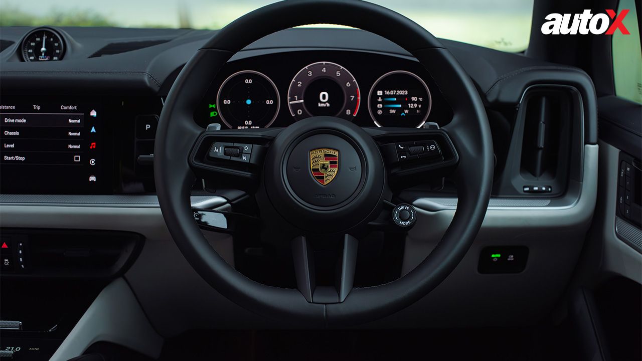 2023 Porsche Cayenne new steering wheel