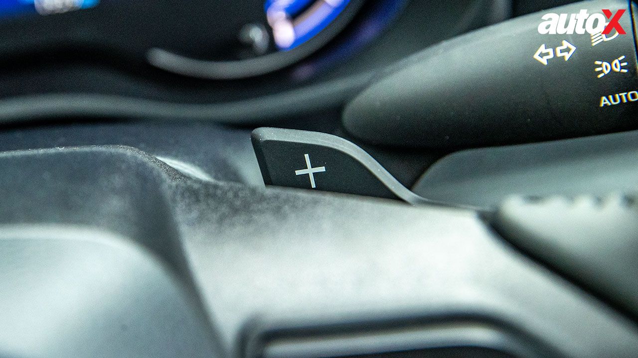 Maruti Suzuki Invicto Switches On Steering Wheels1