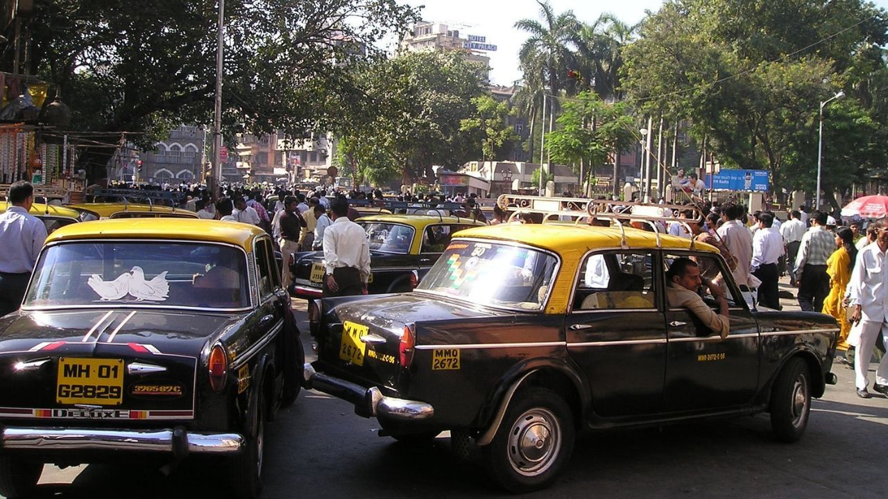 Kaali Peeli Taxi