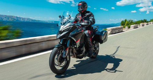 Ducati reinventa Monster, mas mantém esportividade da naked 'trintona' -  08/07/2023 - UOL Carros