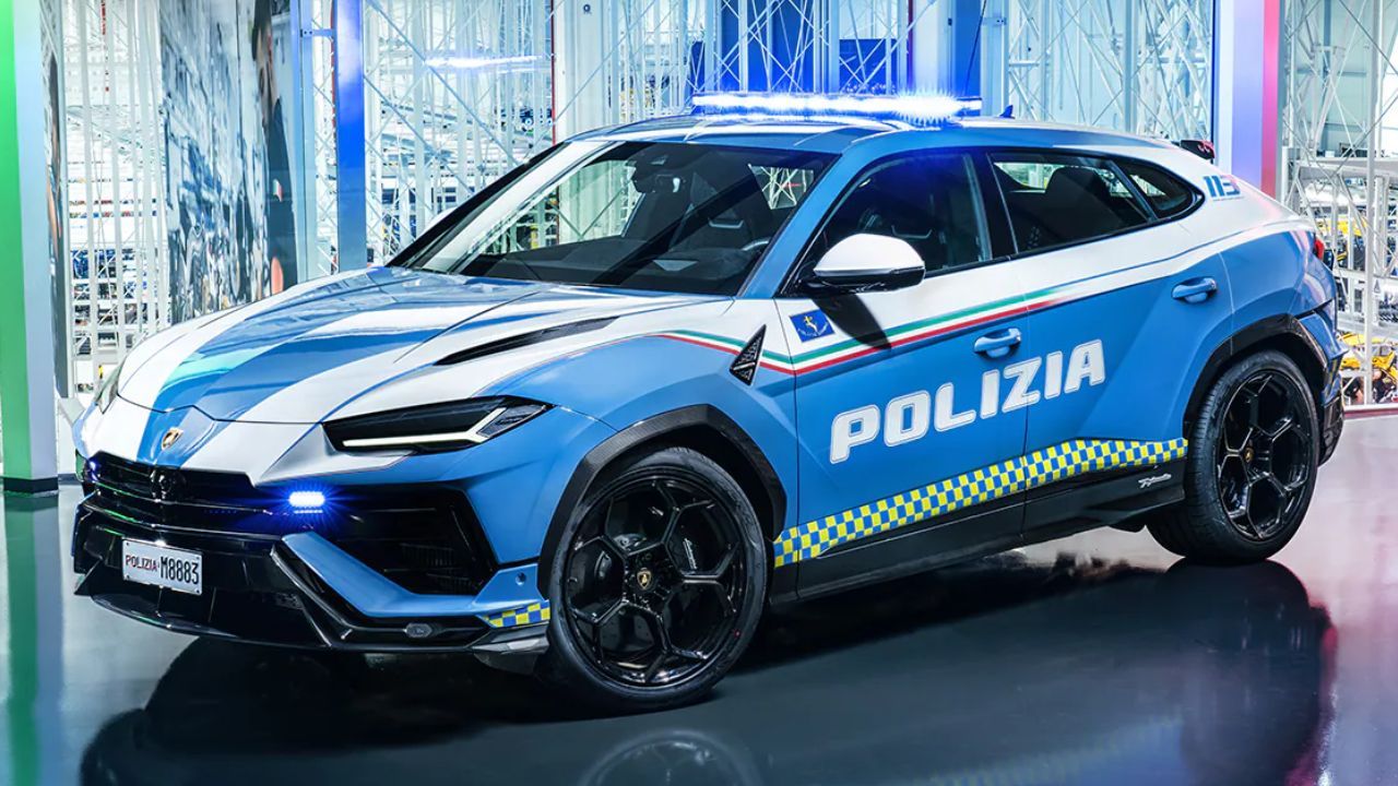 Lamborghini Urus Performante Polizia Front