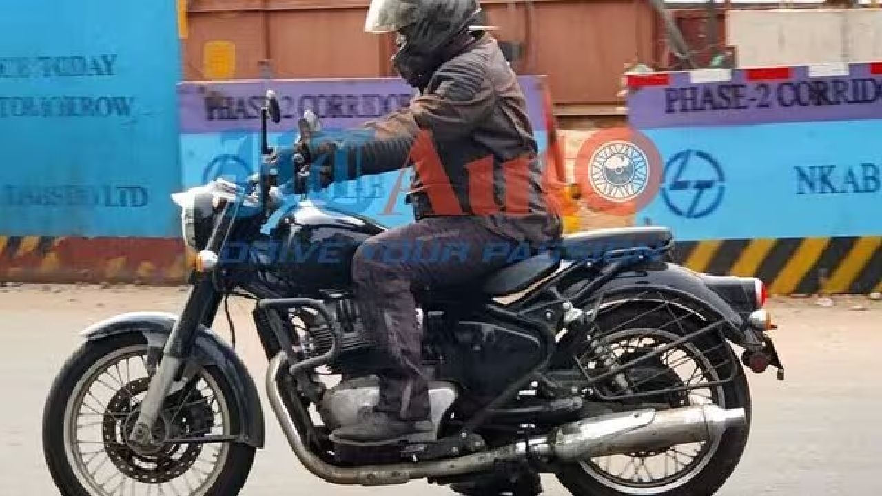 Royal Enfield Classic 650 Spotted Testing Ahead of India Launch; Shows Round LED Headlamp and More Features