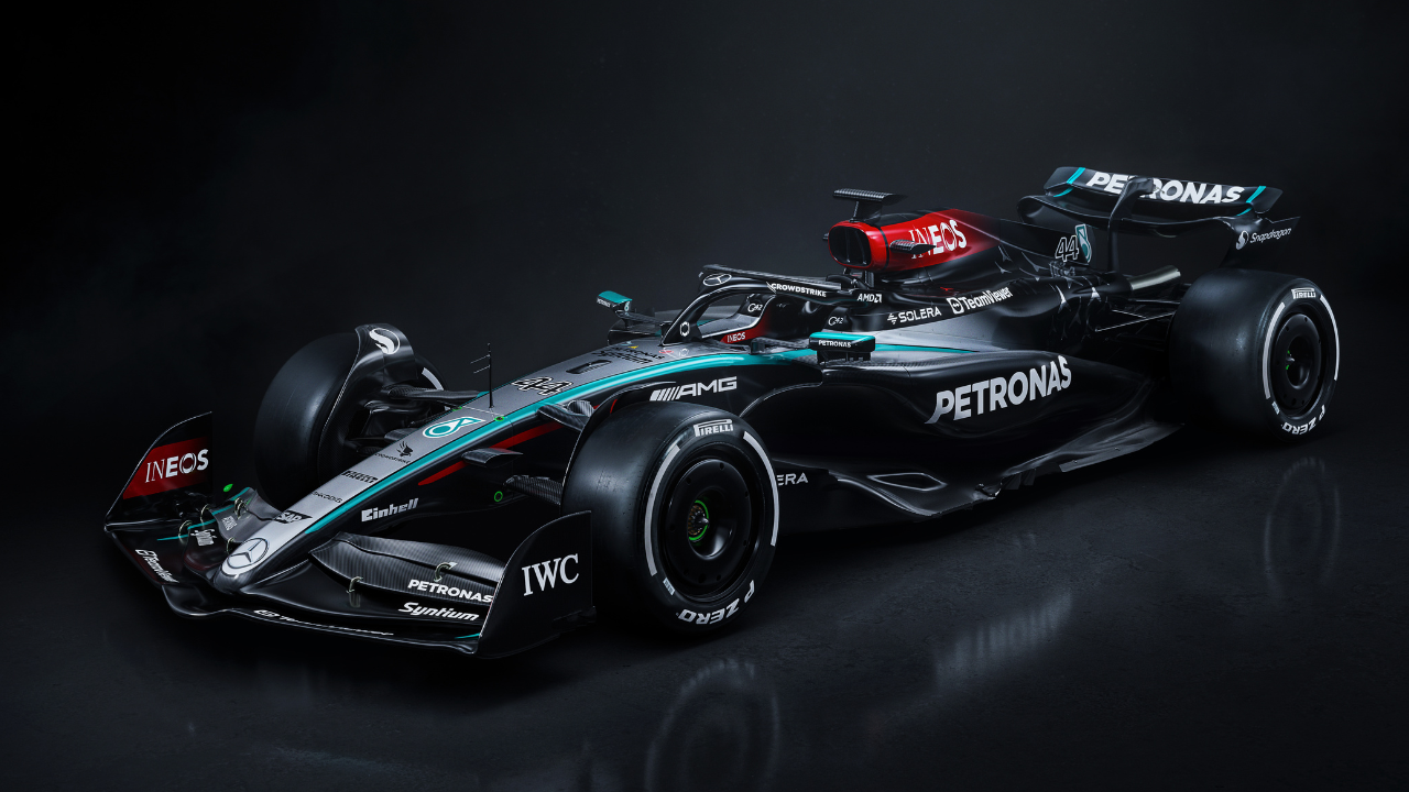 F1: Mercedes W15 Revealed with New Livery as Lewis Hamilton's Final Silver Arrows