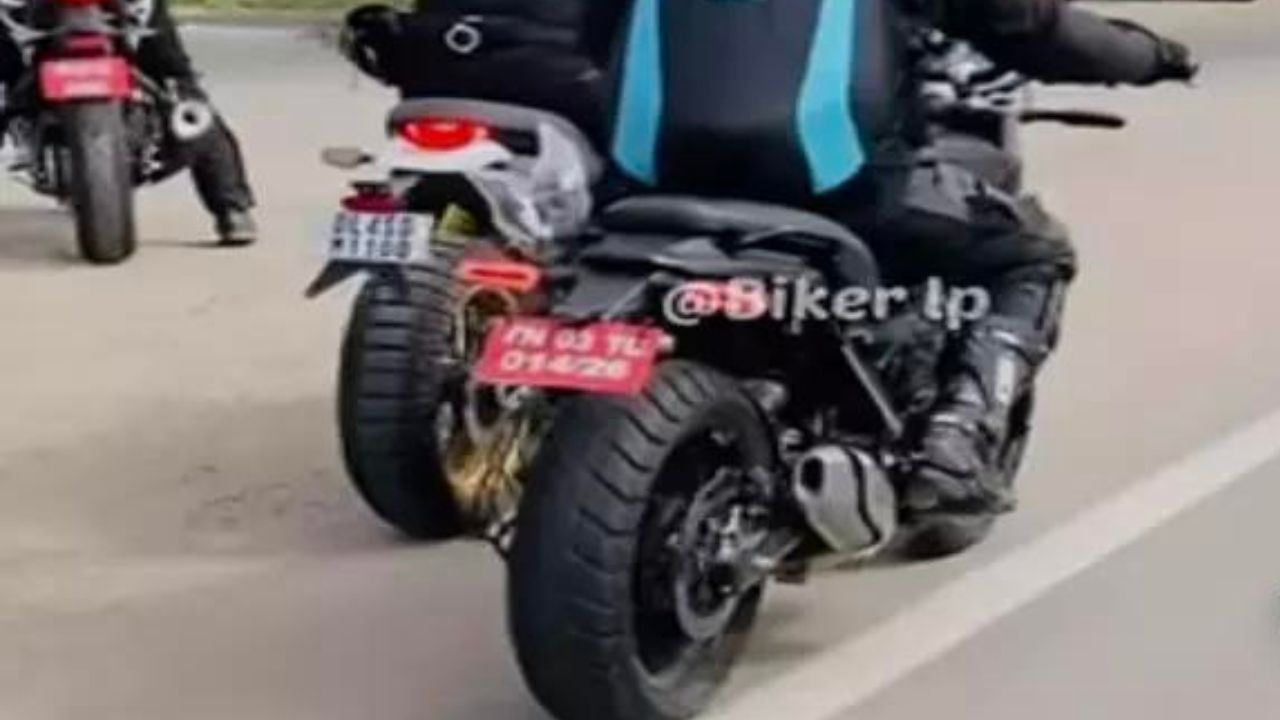 Royal Enfield Roadster 450 Spotted Testing in India; Reveals Design Details