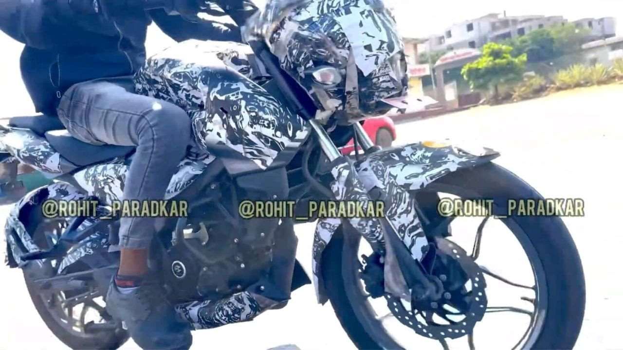 Bajaj Pulsar N125 Spied For the First Time, Shows Telescopic Front Forks and Monoshock Suspension