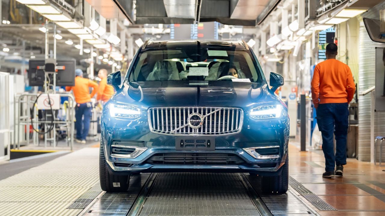 Volvo Marks the End of Their Diesel Cars with This XC90 SUV Rolling Off the Production Line