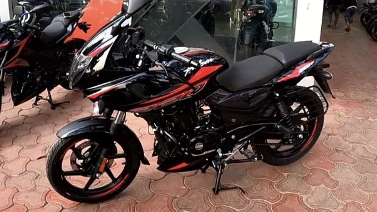 Bajaj Pulsar 220F Updated for 2024, Gets Digital Display with Bluetooth Compatibility