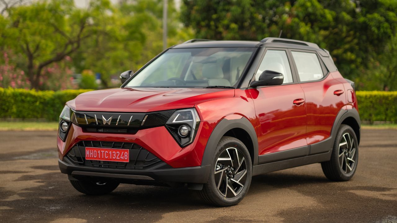 Mahindra XUV 3XO Front and Side View