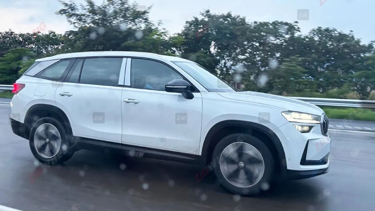 Right side view of new Skoda Kodiaq that was spotted testing