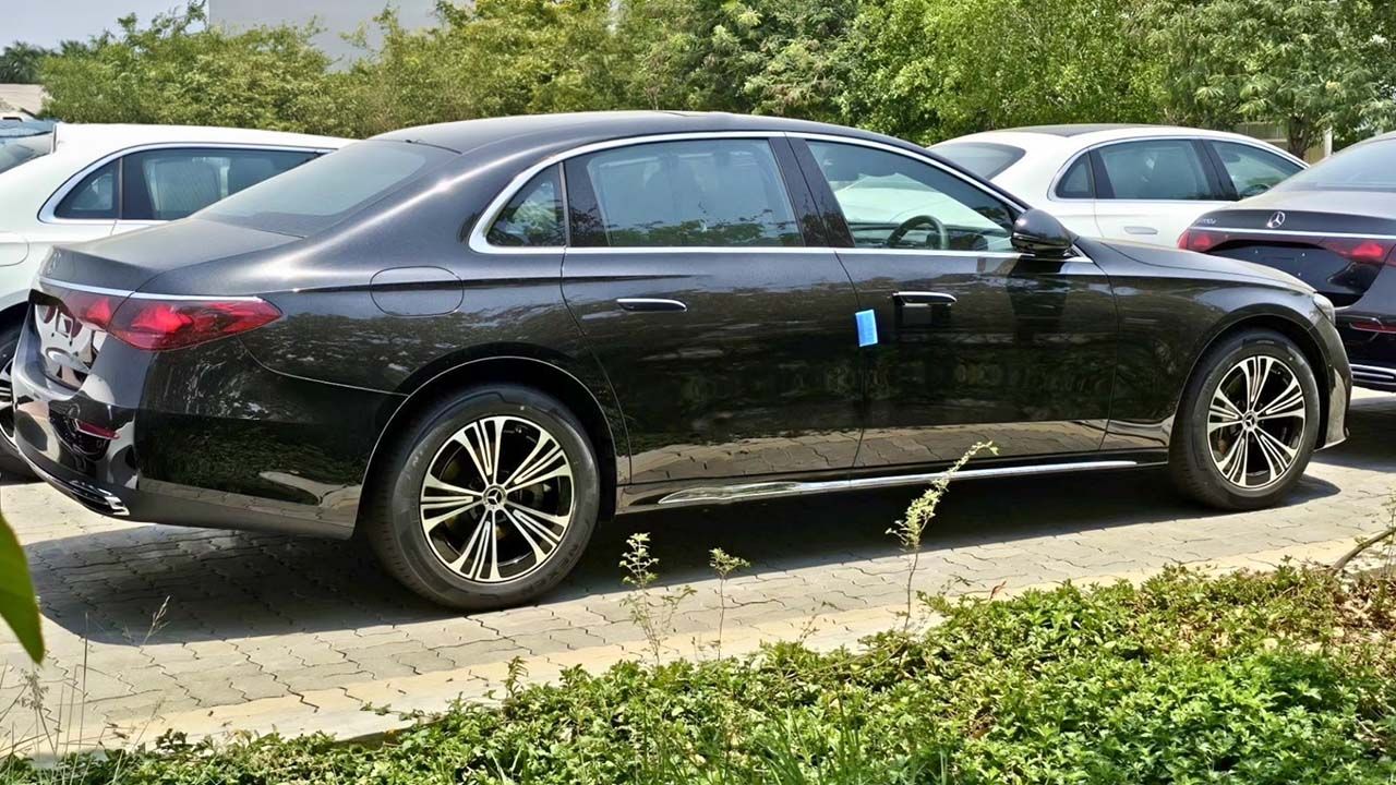 The side view of the black 2024 Mercedes-Benz E-Class that was spotted