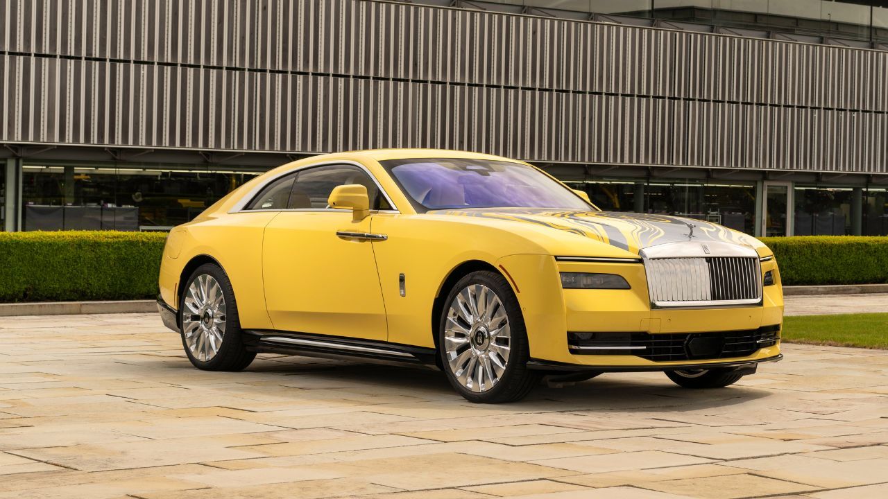 Rolls Royce Spectre Semaphore Front 