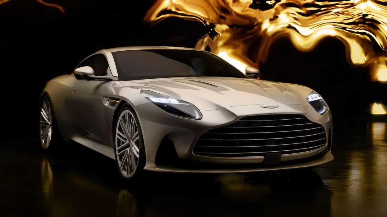 Aston Martin DB12 Goldfinger Edition은 제임스 본드와 브랜드의 파트너십 60주년을 기념합니다.