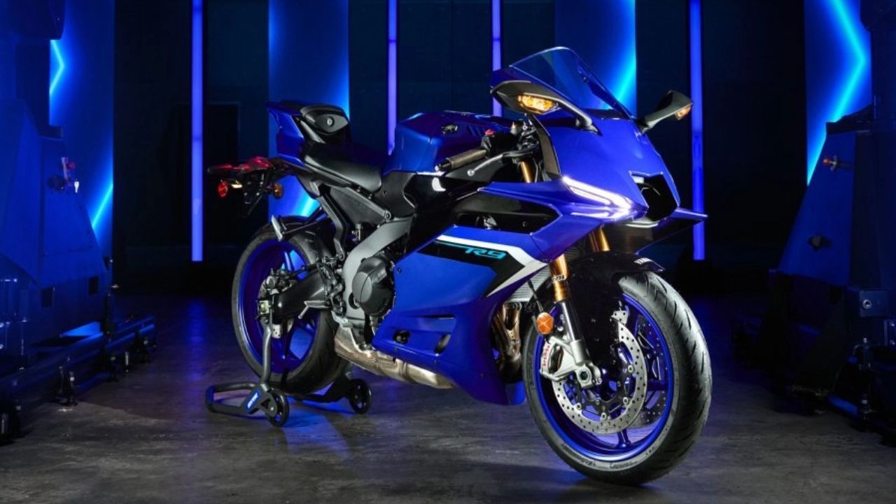 Revealing Yamaha YZF R9 