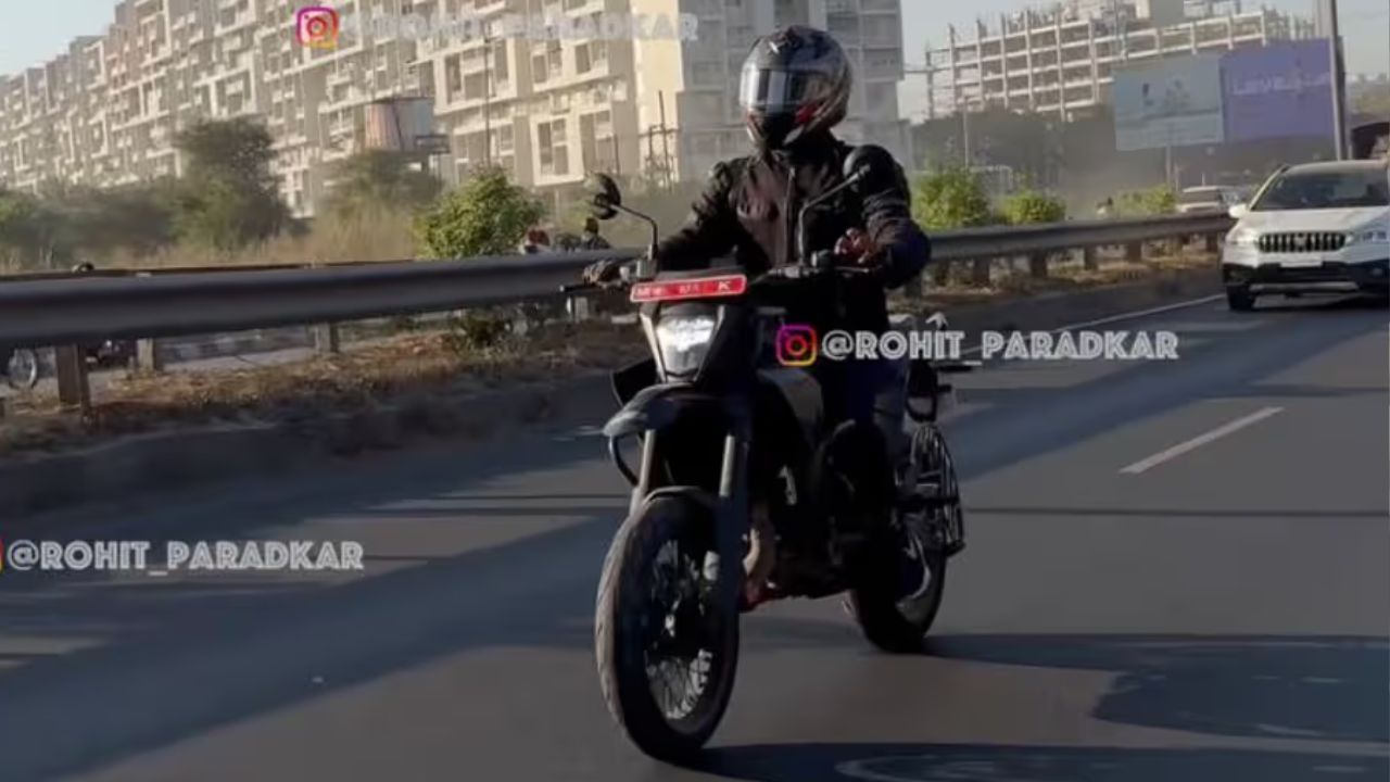 KTM 390 SMC R Spotted Front