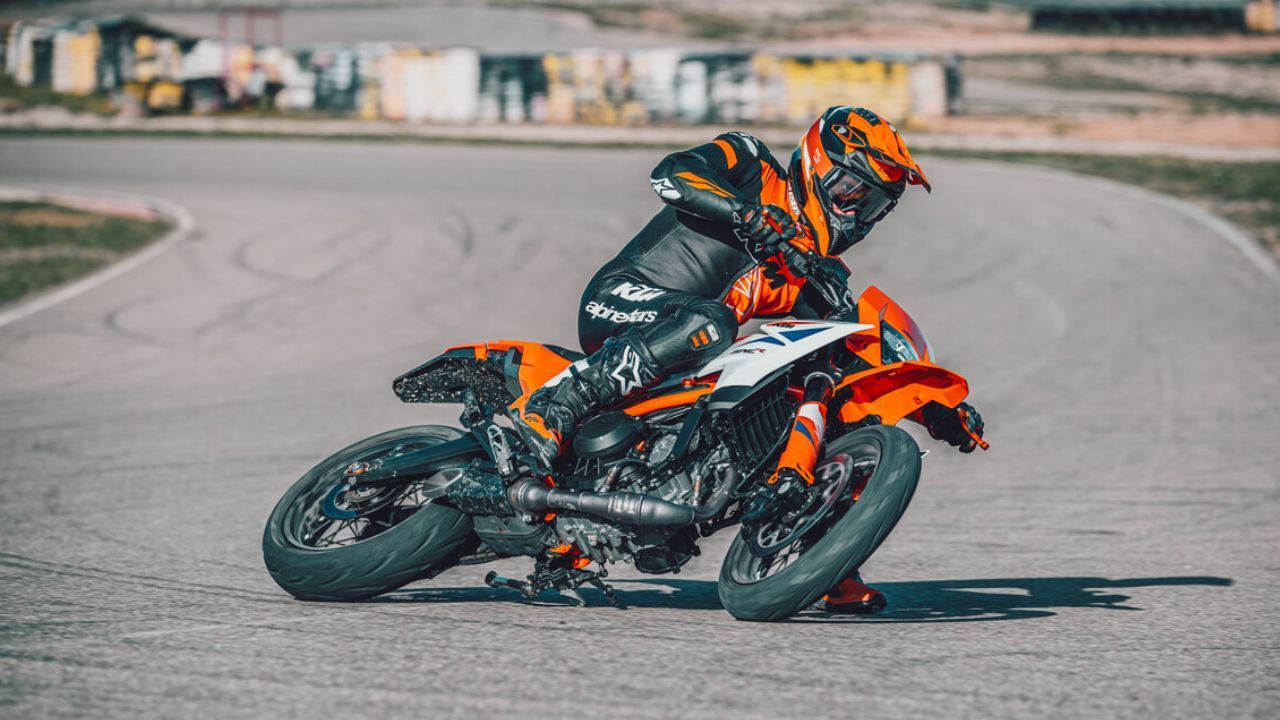 2025 KTM 390 SMC R